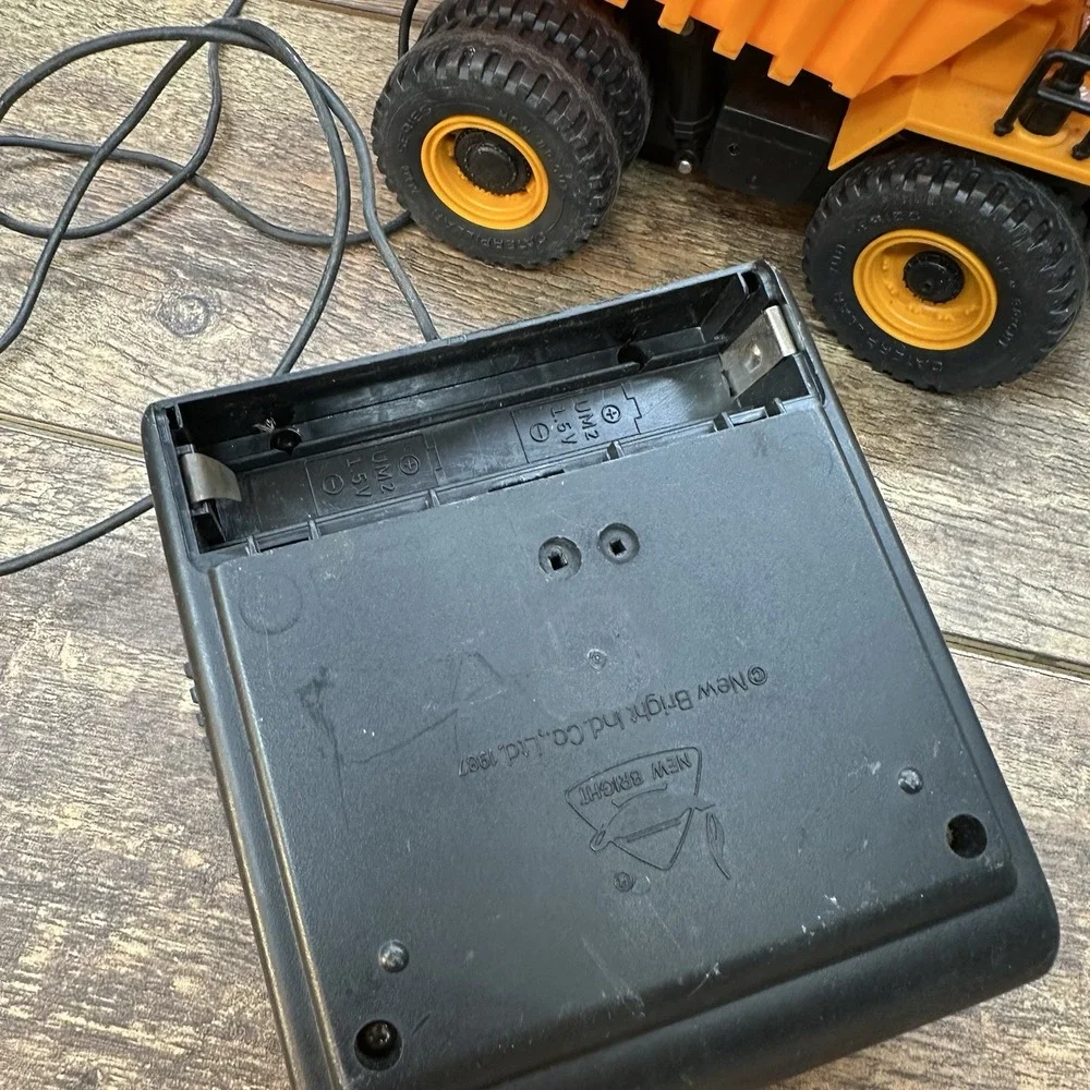 1987‎ The Cat 777b Remote Control